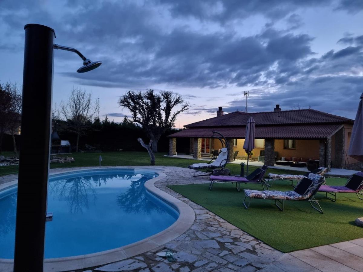 Villa Pancorbo Velayos Exterior photo