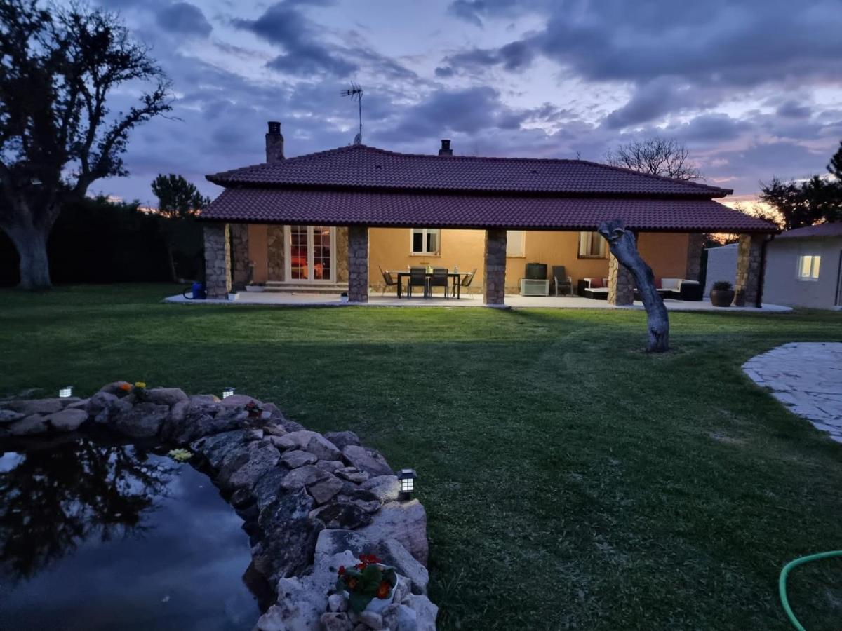 Villa Pancorbo Velayos Exterior photo