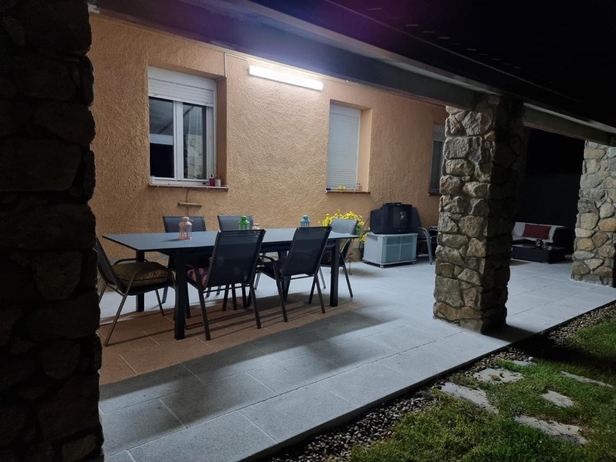 Villa Pancorbo Velayos Exterior photo